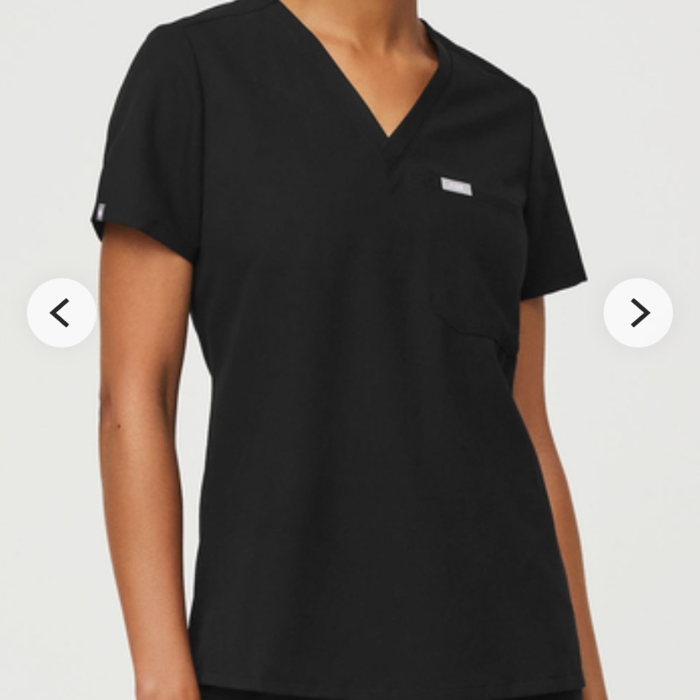 Black figs scrub top